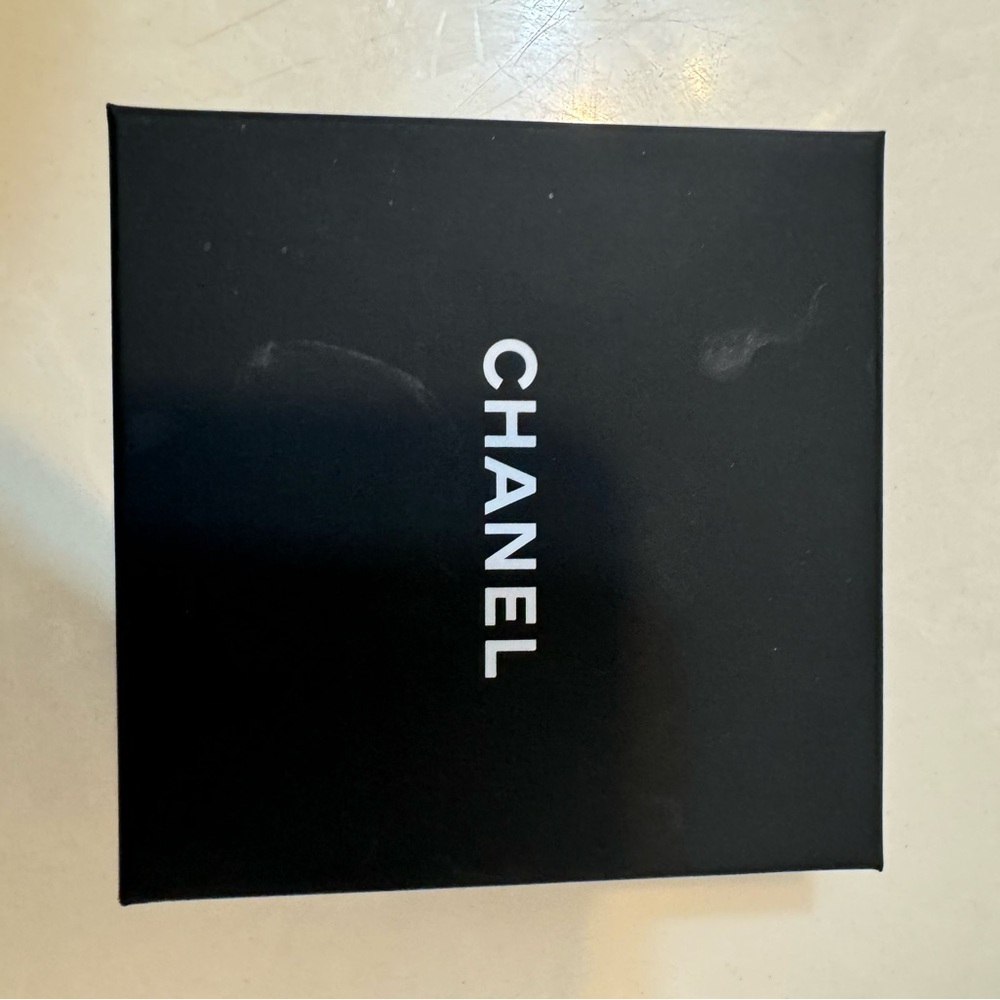 CHANEL Pink and White Pearl Logo Earrings - Picture 7 of 8